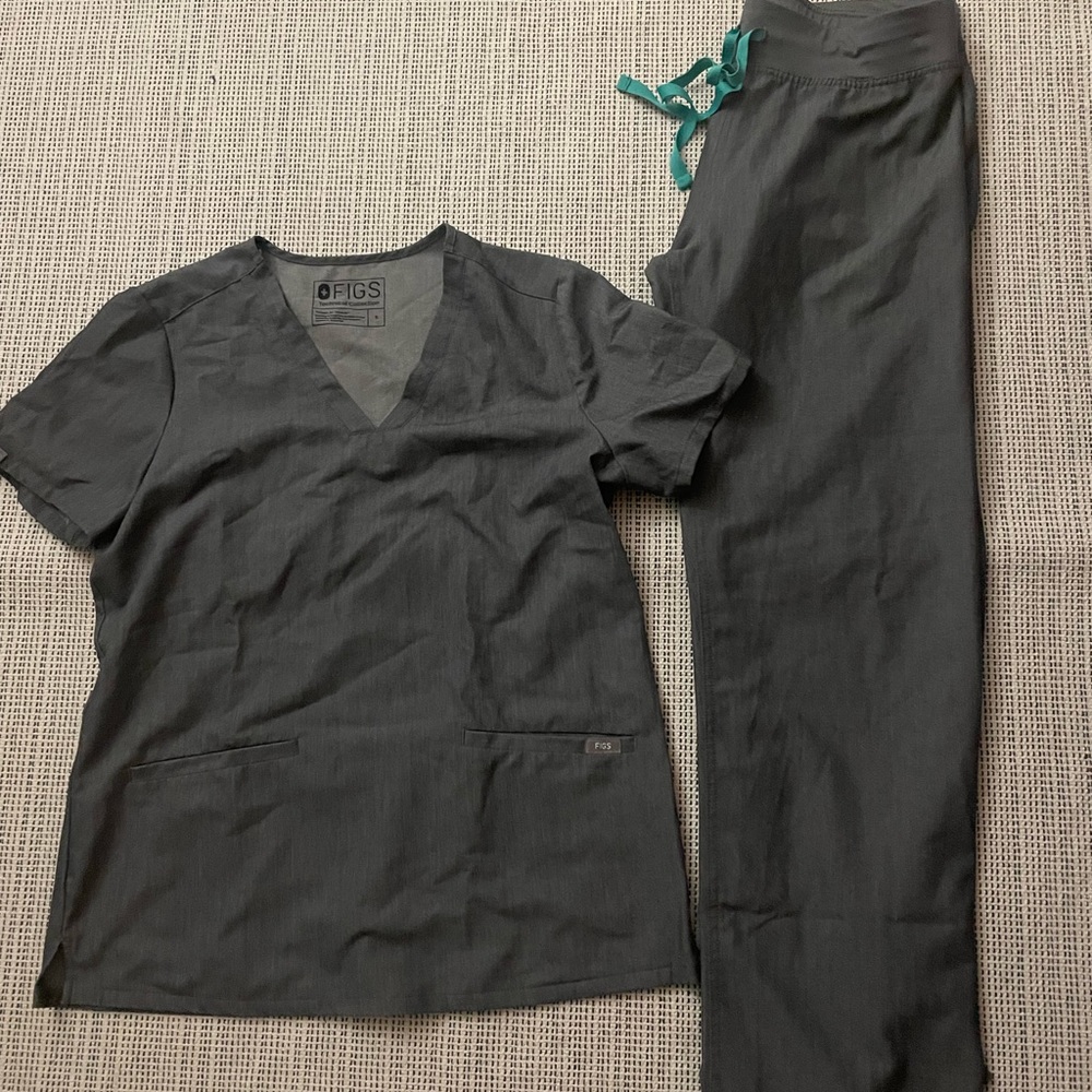 Fig’s scrub gray set